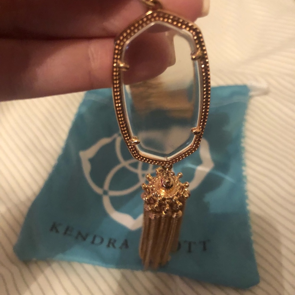 Kendra Scott necklace